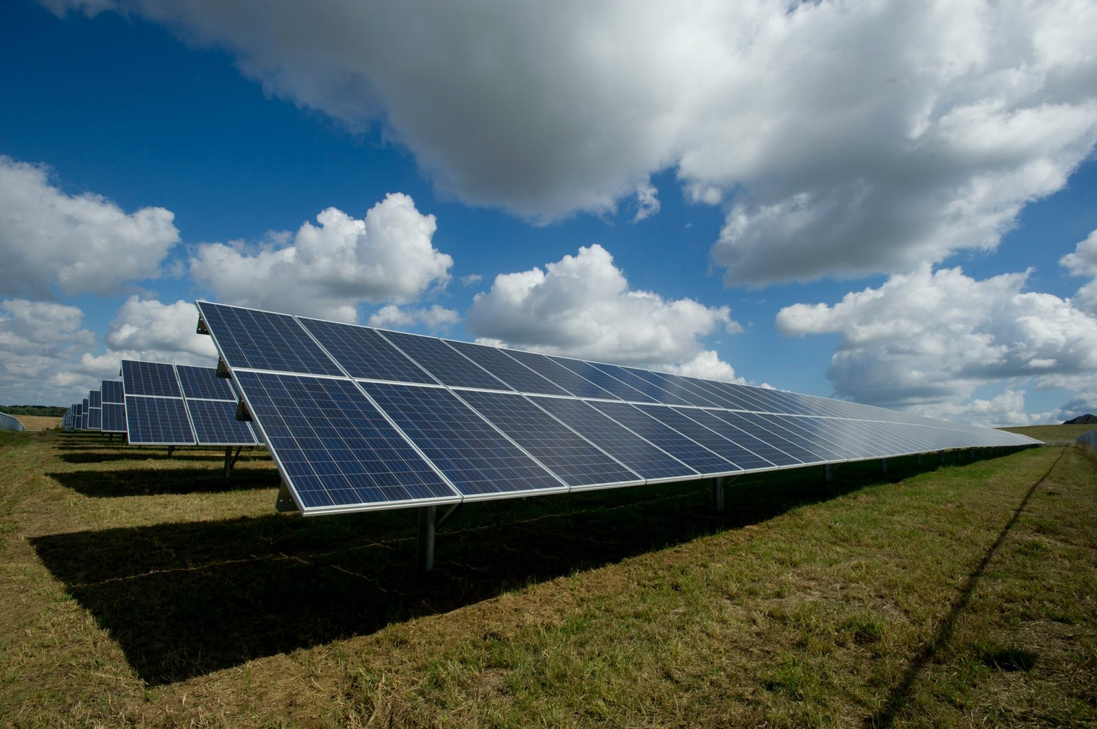 Government Incentives for Solar Energy 2025: Save Money & Go Green